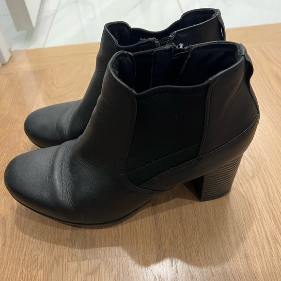 Clarks Black Heeled Boots, size 8 - Picture 7 of 11